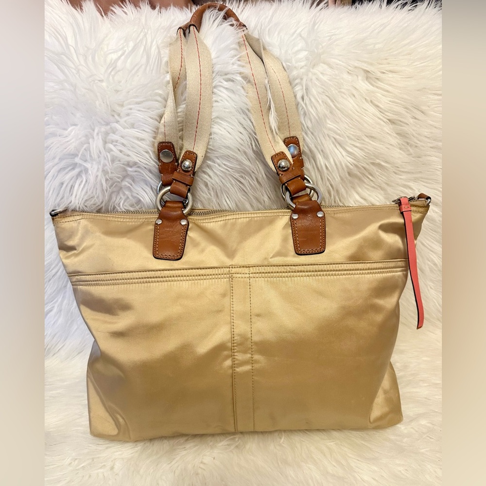 BEAUTIFUL COACH Hampton Tote - Picture 3 of 12
